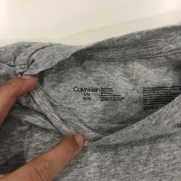 Calvin Klein T-shirt - Picture 2 of 3